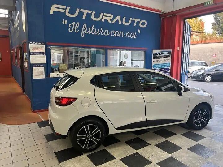 RENAULT CLIO "COSTUME NATIONAL" 1.2 BENZINA - NEOPATENTATI - UNICO PROPRIETARIO - GARANZIA
