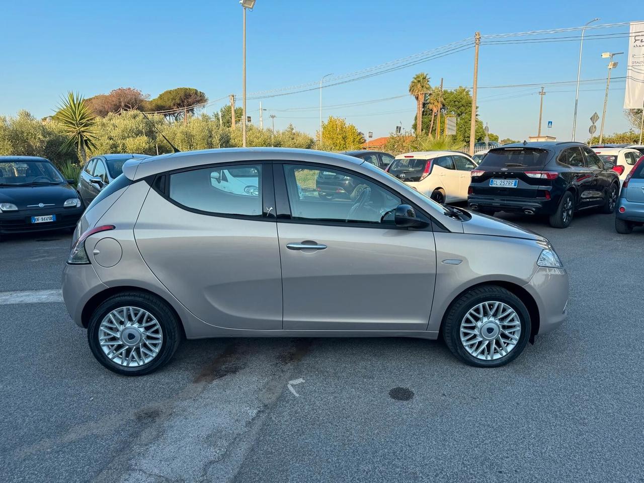 Lancia Ypsilon 1.2 BENZ 69CV GOLD 2013
