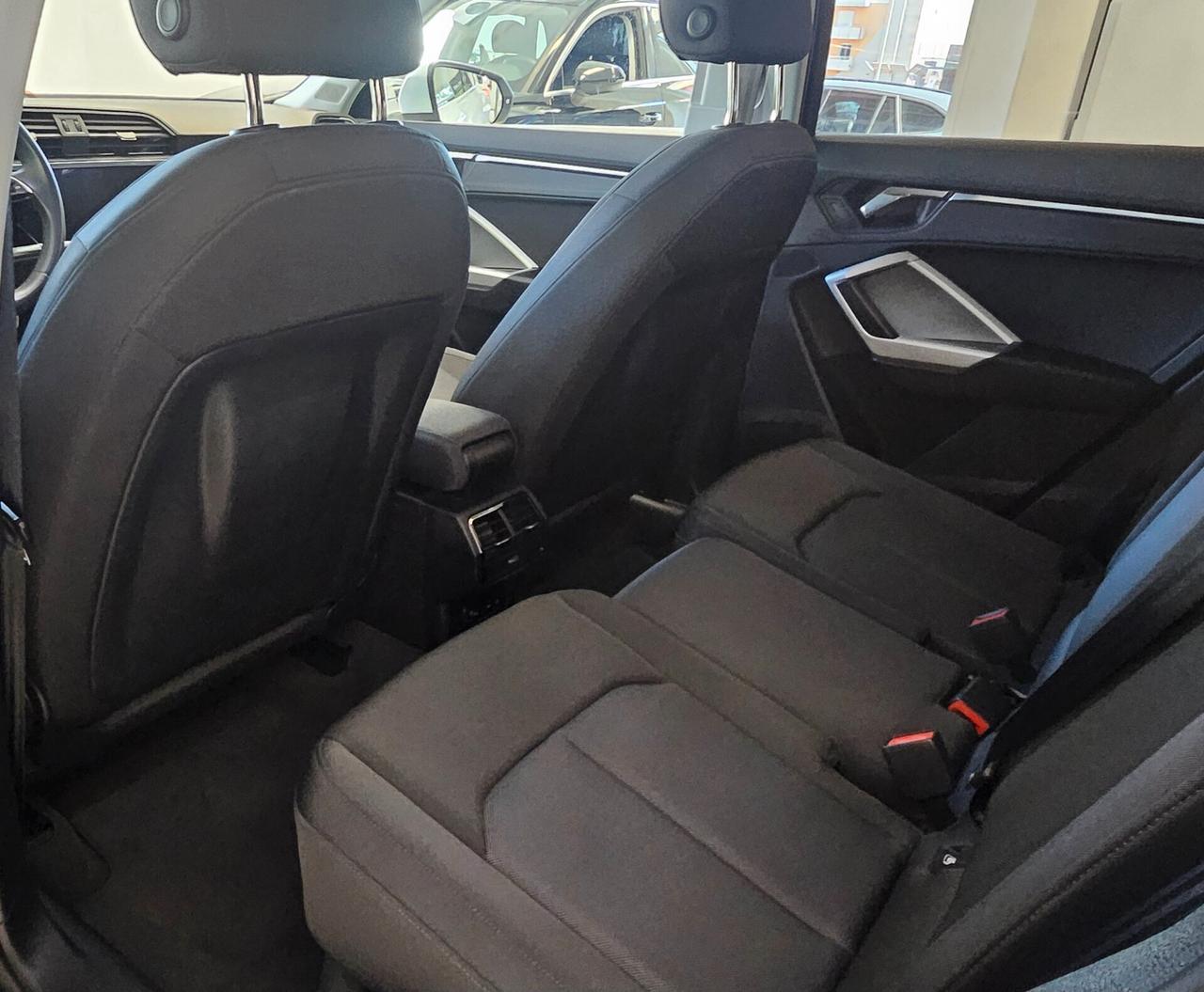 Audi Q3 SPB 35 TDI S tronic Business KM 110000
