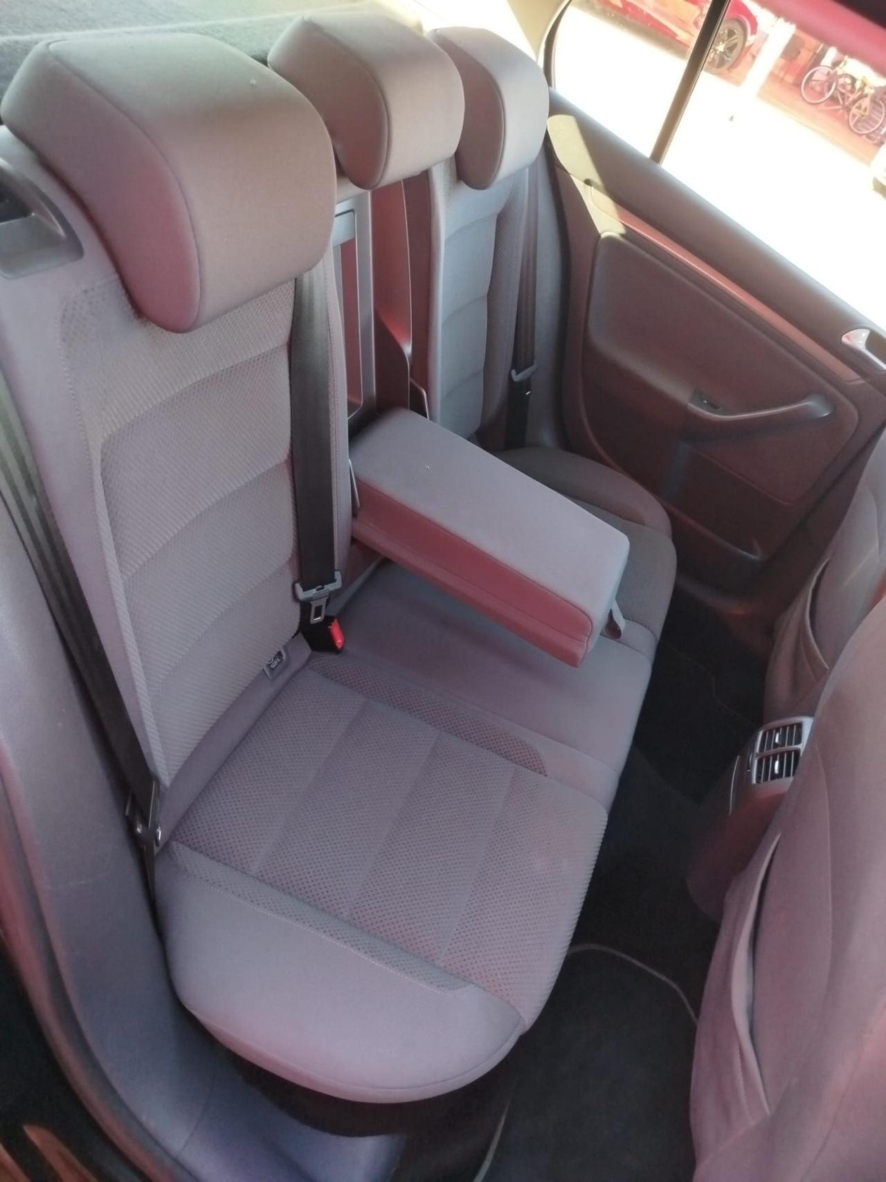 Volkswagen Golf 1.6 16V FSI 5p. Sportline