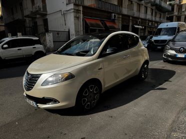 Lancia Ypsilon 1.3 MJT 16V 95 CV TETTUCCIO APRIBILE