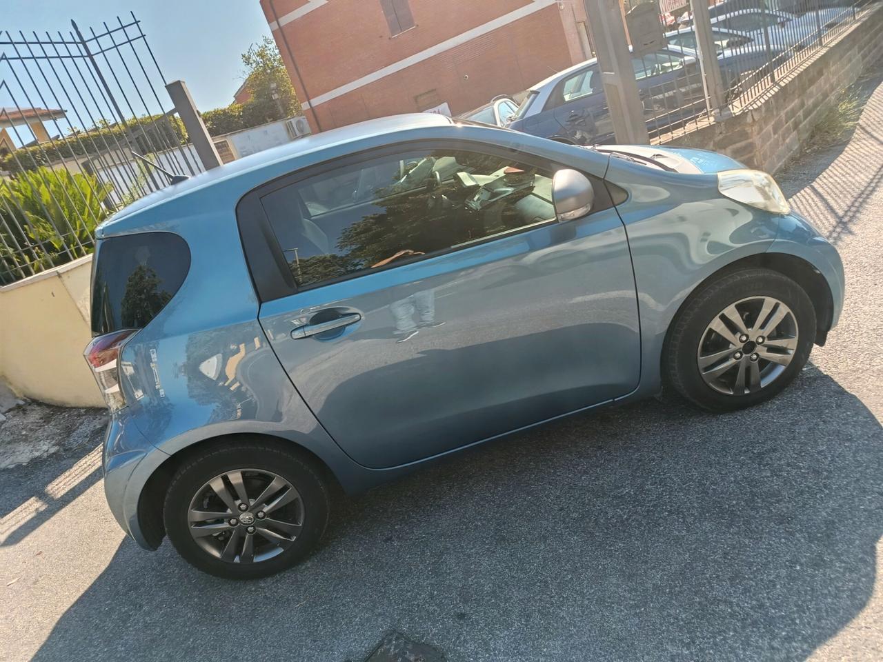 Toyota iQ 1.0 CVT Trend