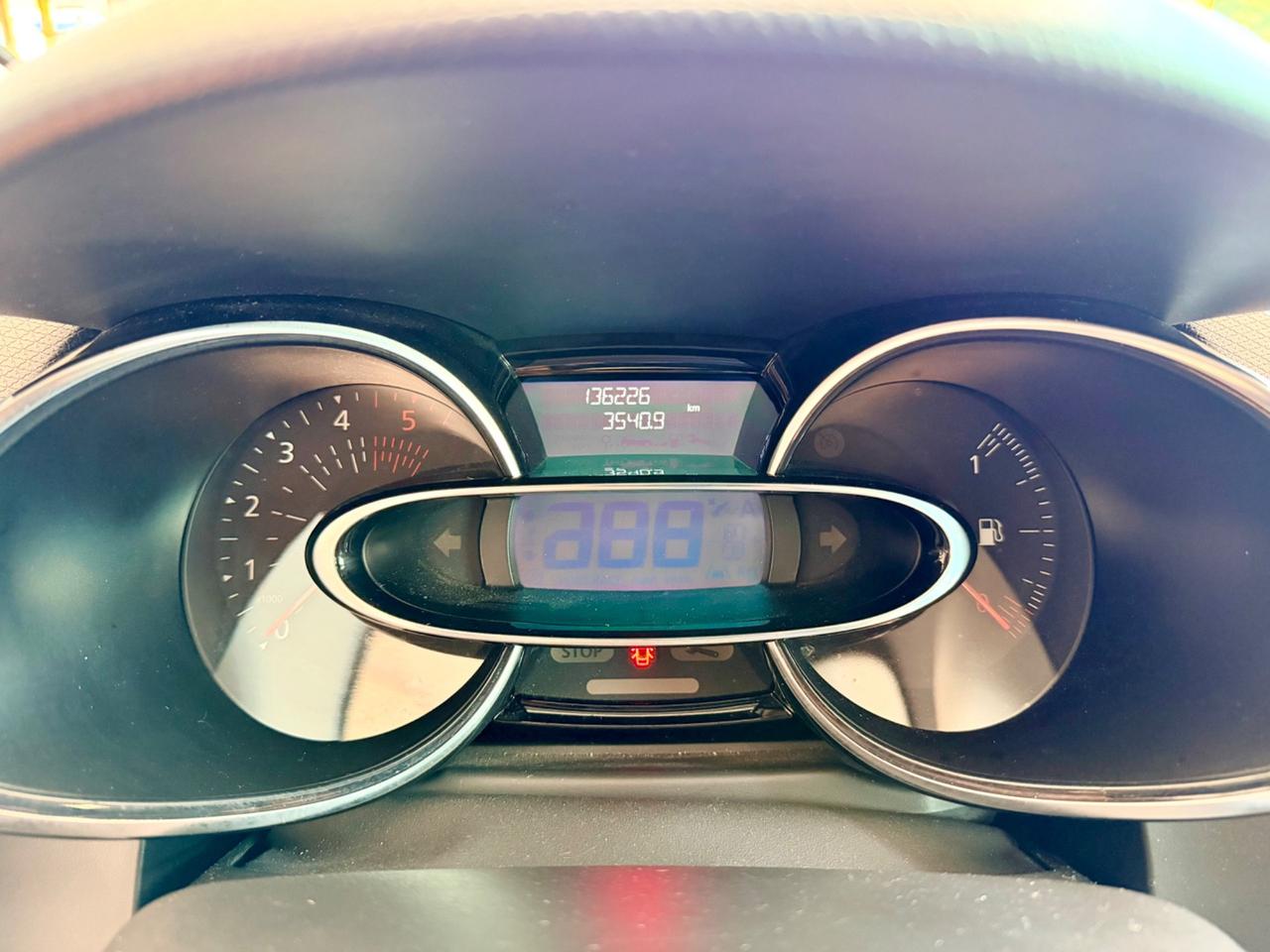 Renault Clio 1.5dCi 90cv Automatico Moschino E6