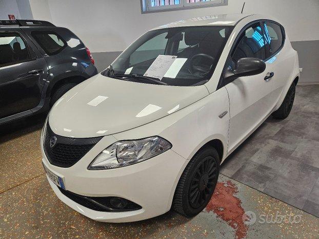 lancia ypsilon ecochic hybrid
