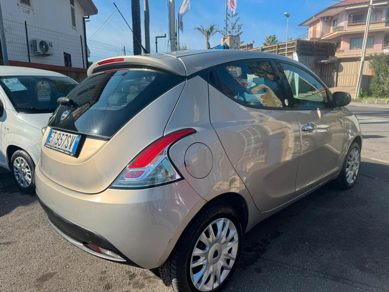 Lancia Ypsilon 1.2 69 CV 5 porte GPL Ecochic Silver