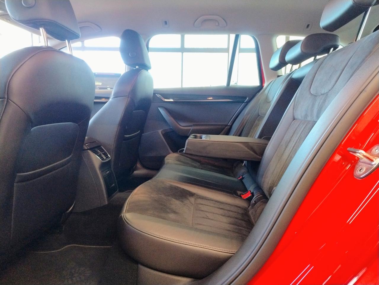 SKODA Octavia 2.0 TDI DSG Wagon STYLE CARPLAY FULL LED ALCANTARA