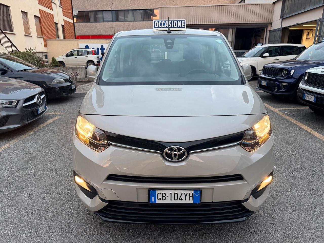 Toyota Proace City Verso 1.5D 100 CV S&S Short D Lounge *GANCIO DI TRAINO*