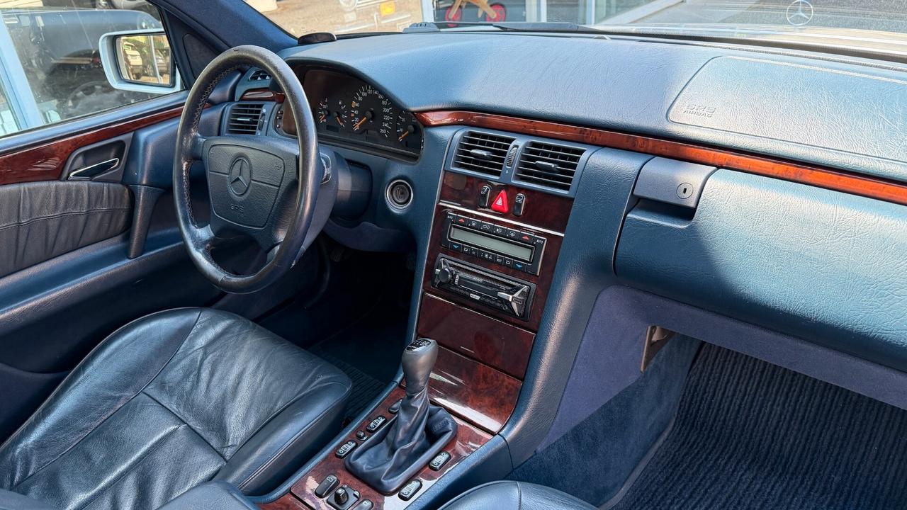 Mercedes-benz E 200 cat Elegance