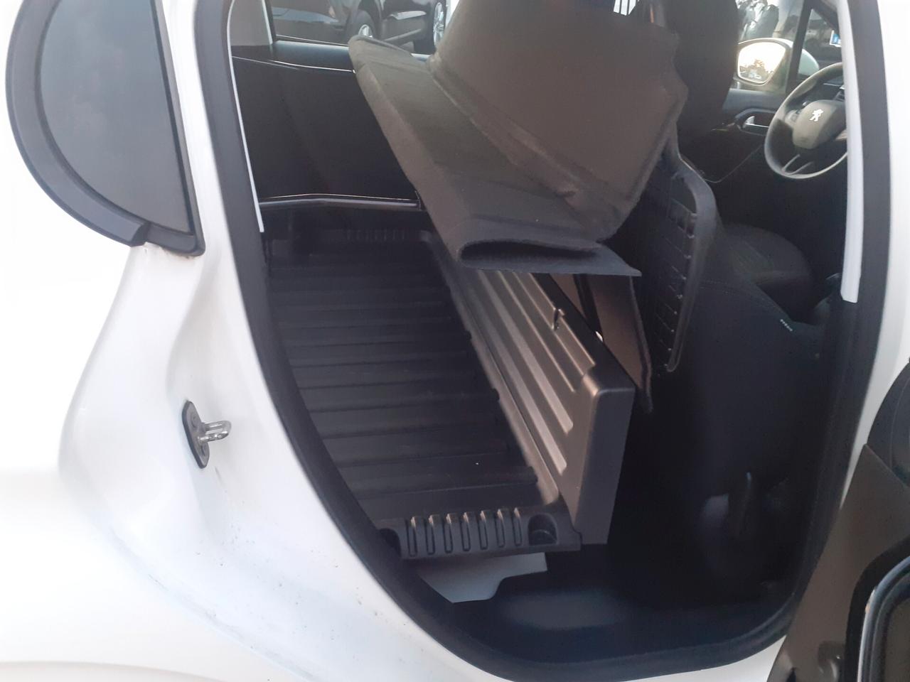 PEEUGEOT 208 AUTOCARRO 2 POSTI