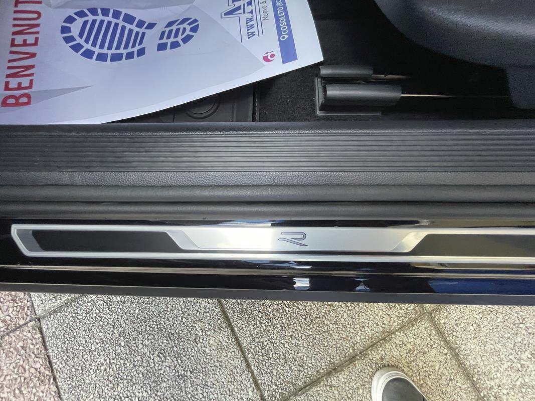 Volkswagen T-Roc 2.0 TDI SCR 150 CV DSG R-Line "Fari IQ.LIGHT LED Matrix-Cerchi in lega "Misano" 8 J x 19"