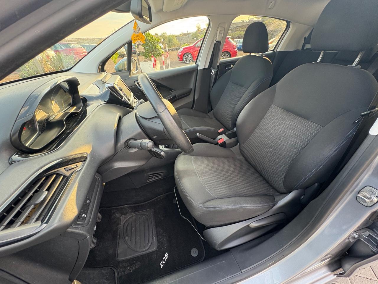 Peugeot 208 PureTech 82 5p. GPL SIGNATURE