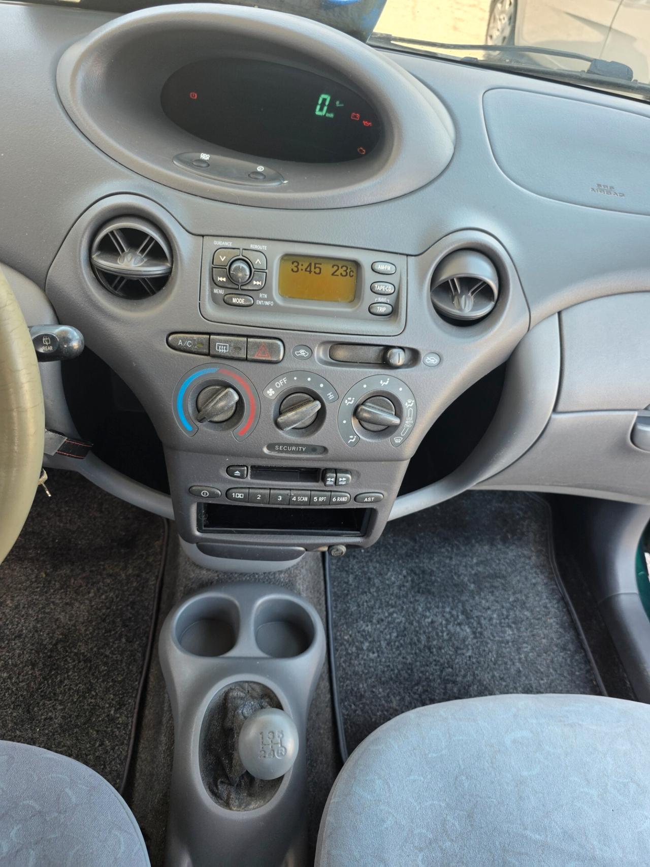 Toyota Yaris 1.0i 16V cat 5 porte con 246.000km