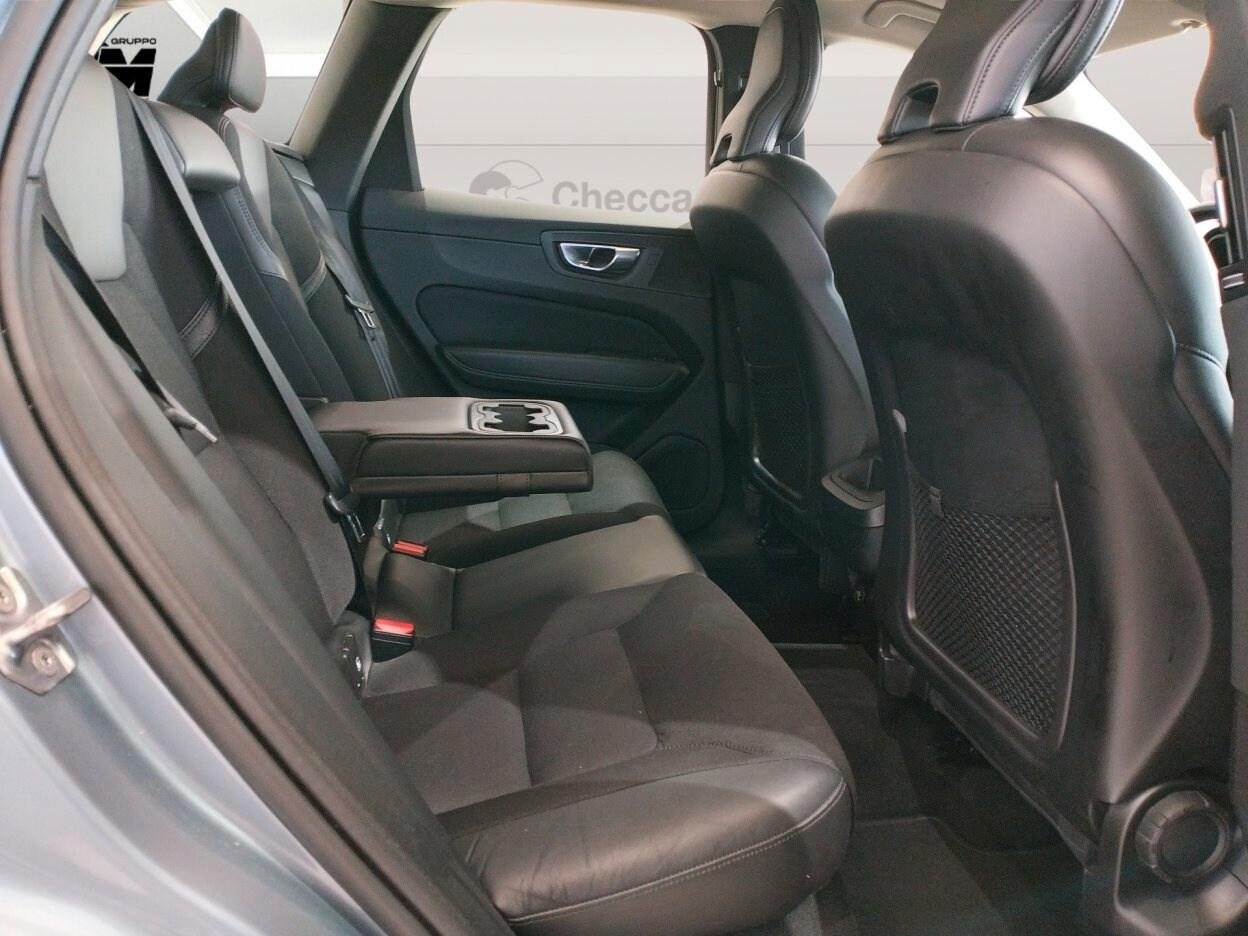 VOLVO XC60 (2017-->) XC60 D4 Geartronic Business