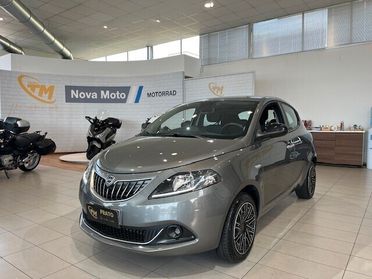 Lancia Ypsilon 1.0 firefly hybrid Silver