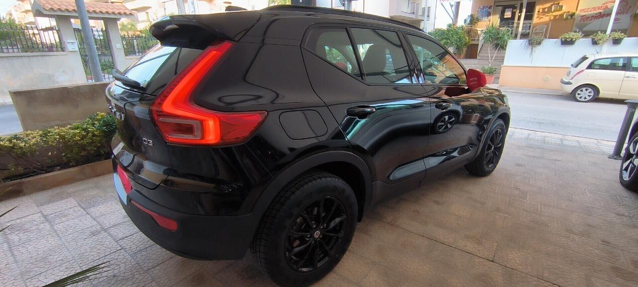 Volvo XC40 D4 AWD Geartronic Momentum