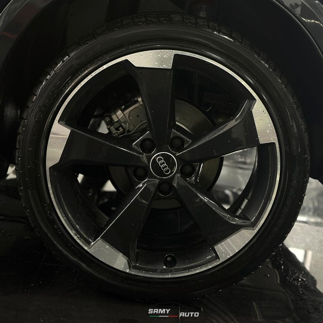 Audi Q2 30 TDI Identity Black