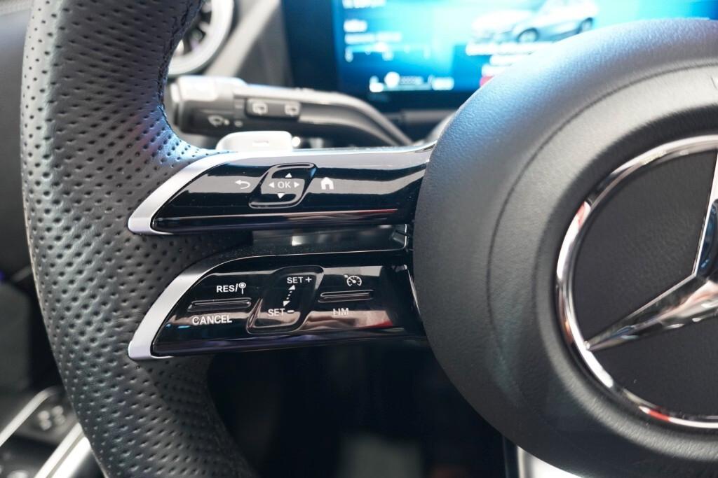 MERCEDES-BENZ GLA 200D NEW 150CV AUTOMATIC 4MATIC AMG LINE ( FARI LED - TETTO PANORAMICO APR. - AMBIENT LIGHTS - PELLE - CRUISE - NIGHT PACK - NAVI PREMIUM - PARK ASSIST - TELECAMERA 360 - CERCHI 20 )
