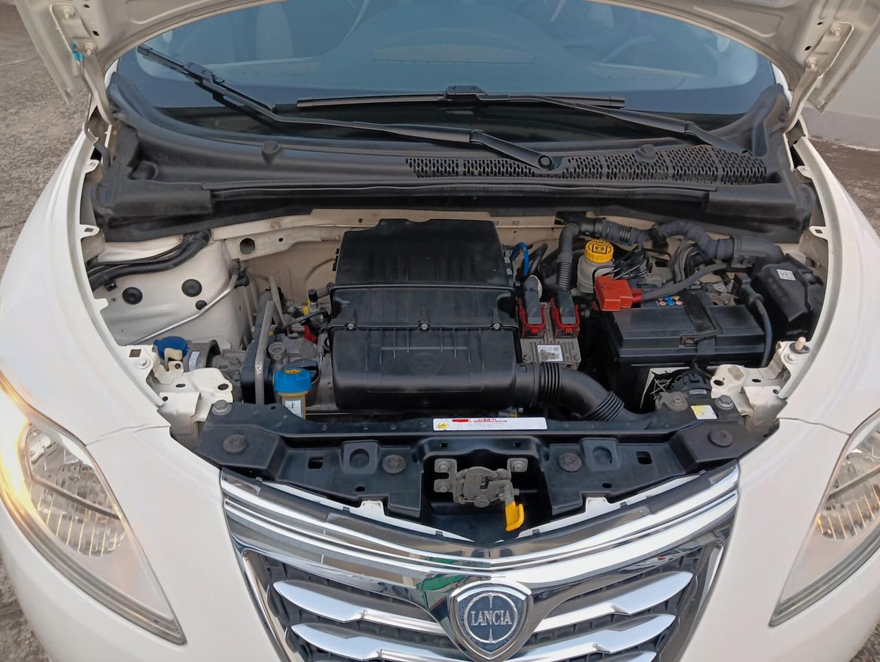 Lancia Ypsilon 1.2 69 CV 5 porte S&S Silver