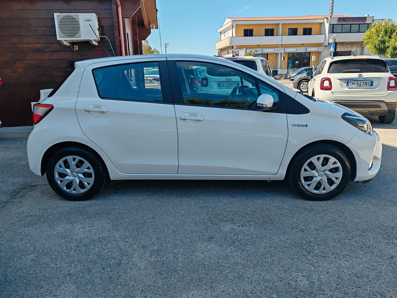Toyota Yaris 1.5 Hybrid Business