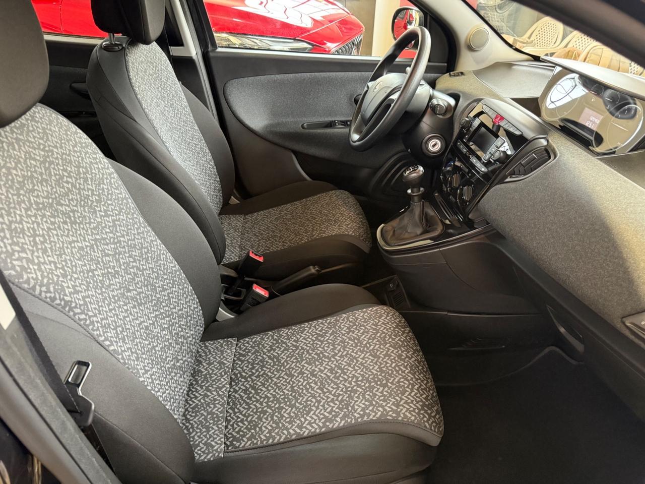 Lancia Ypsilon 1.2 69 CV 5 porte GPL Ecochic Black and Noir