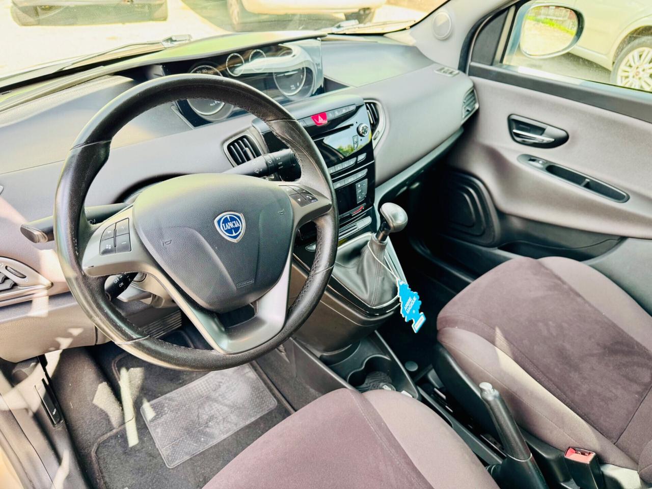 Lancia Ypsilon 0.9 TwinAir 85 CV Cambio Automatico