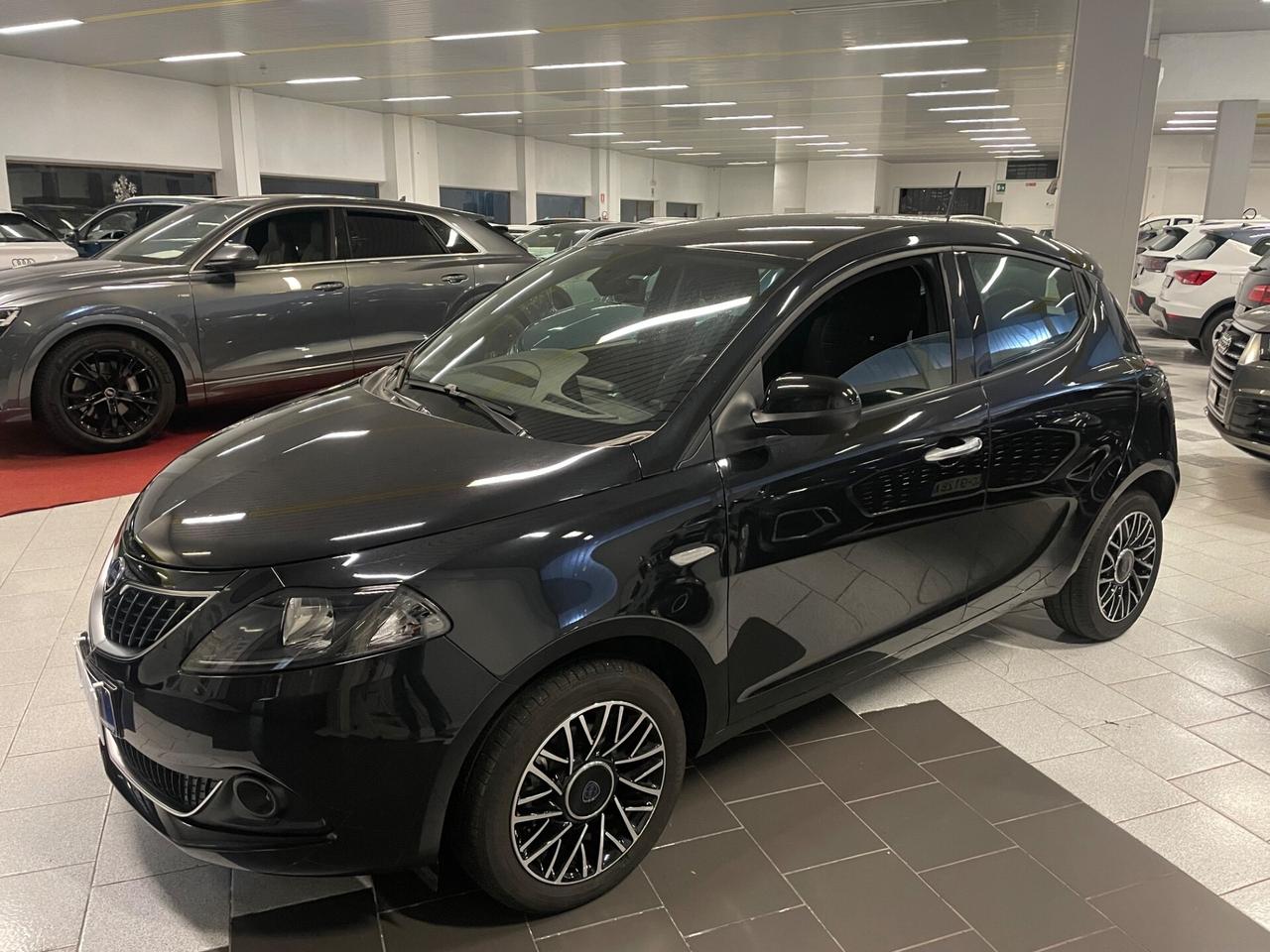 Lancia Ypsilon 1.0 FireFly 5 porte S&S Hybrid Platino