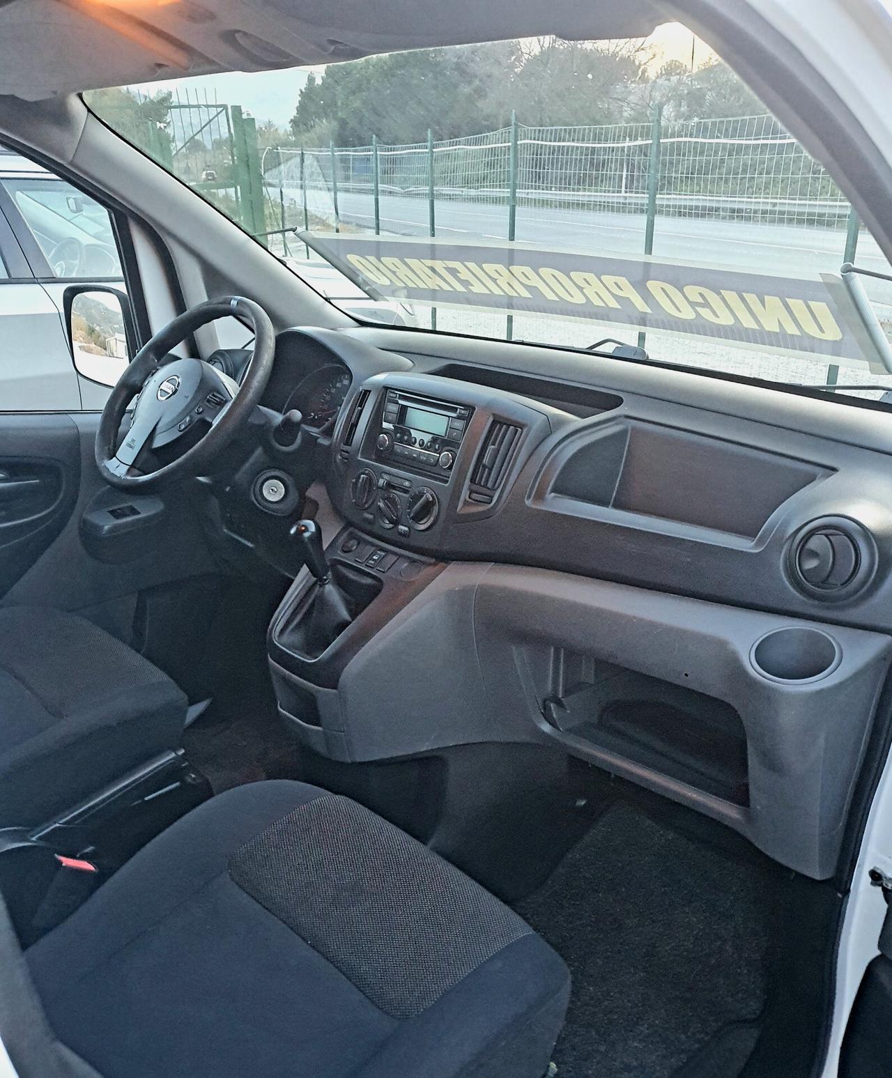 NISSAN NV 200