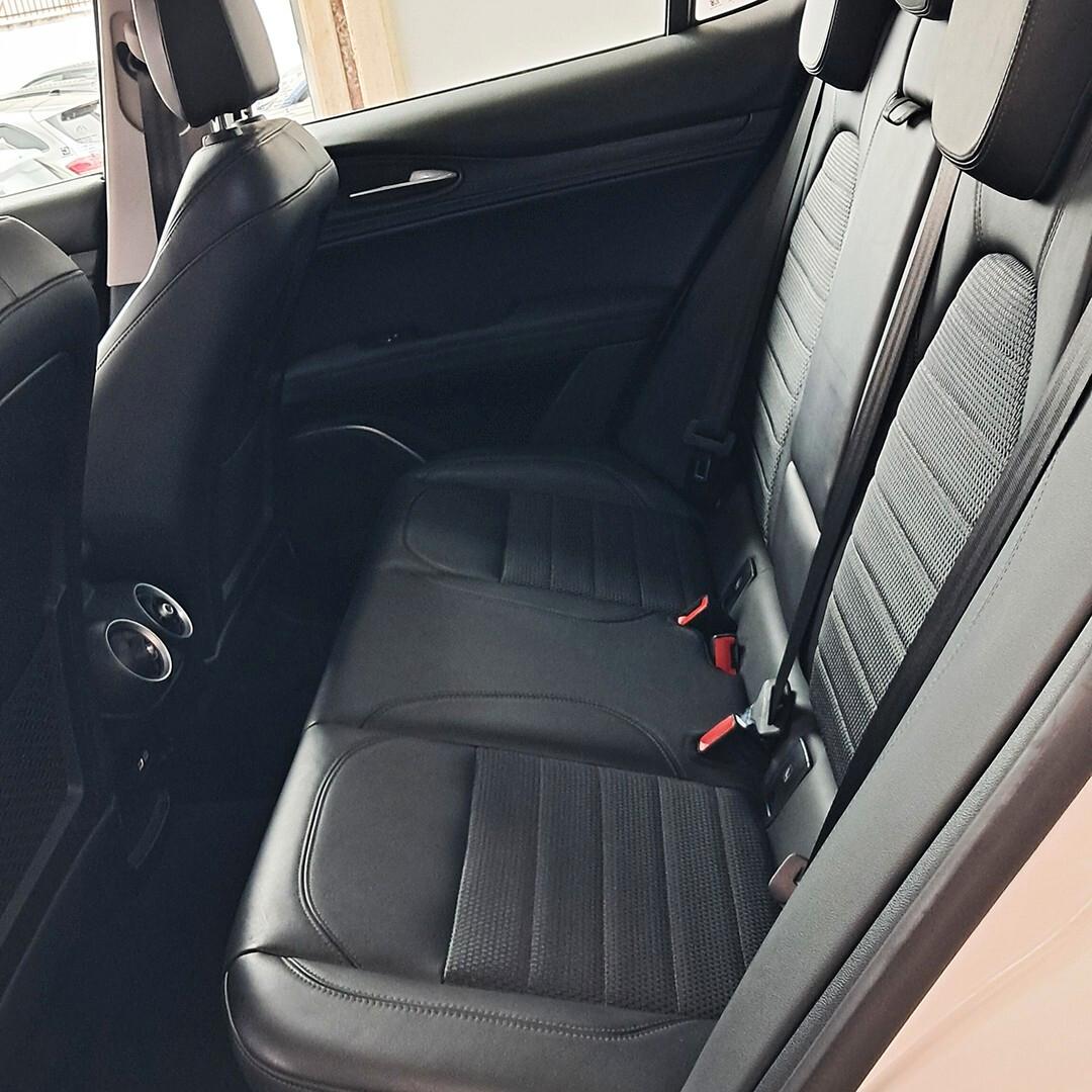 Alfa Romeo Stelvio 2.2 Turbodiesel 180 CV AT8 RWD Super