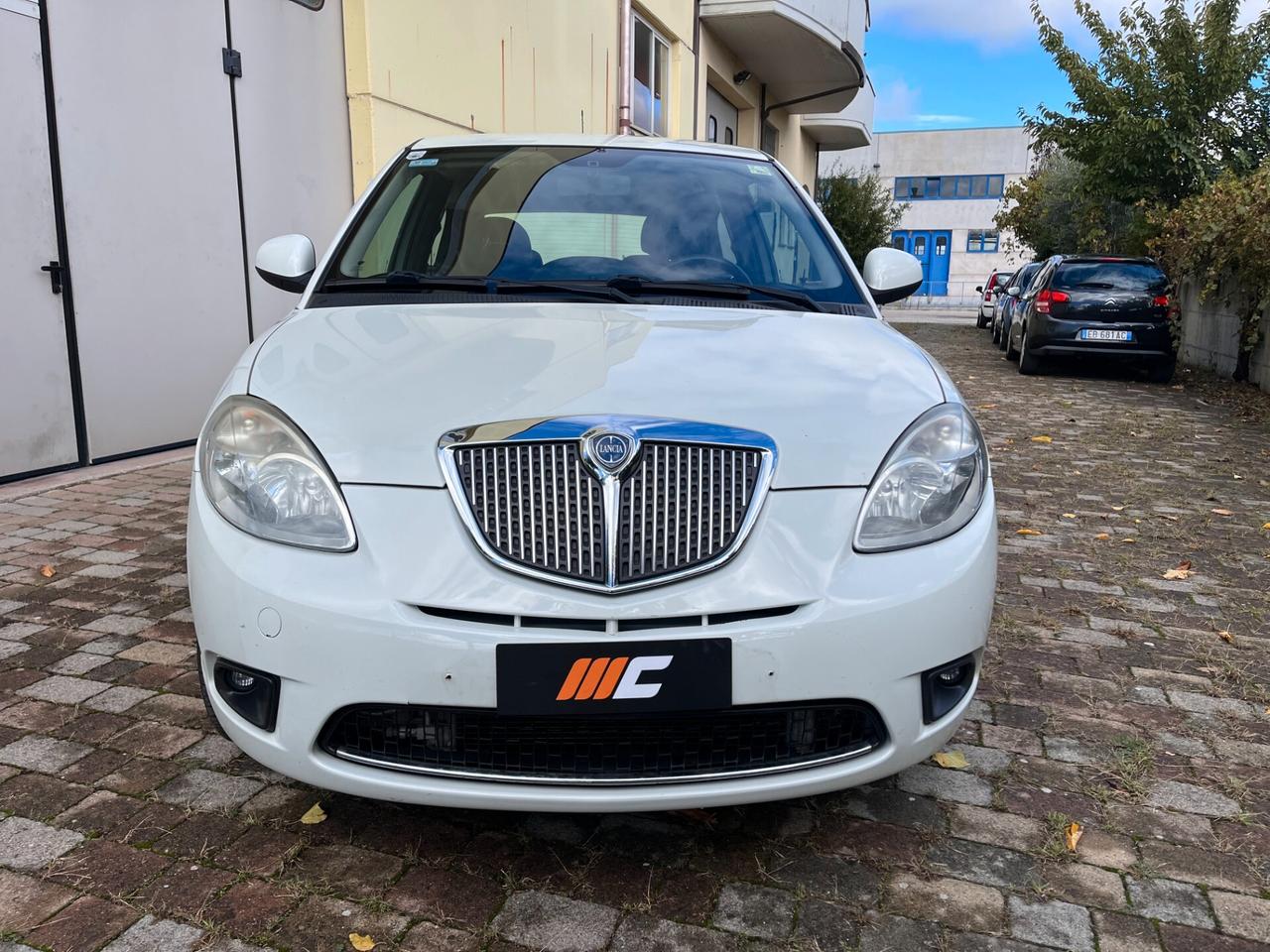 Lancia Ypsilon 1.4 16V Platino