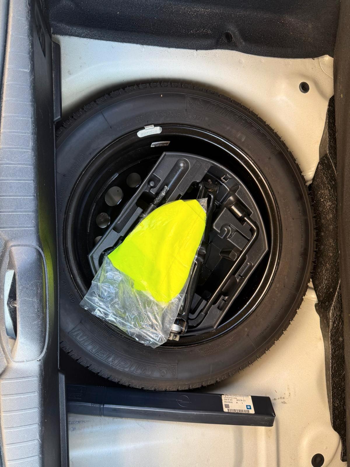 Peugeot 208 1.4 HDi 68 CV 5 porte Allure