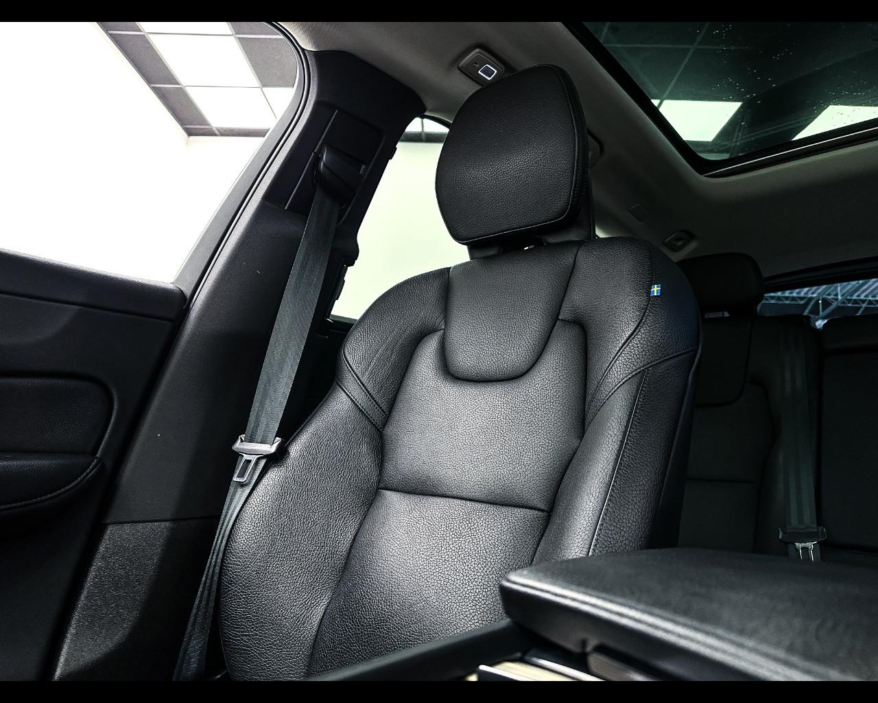 VOLVO XC60 (2017-->) - XC60 T6 Recharge Plug-in Hybrid AWD Inscription