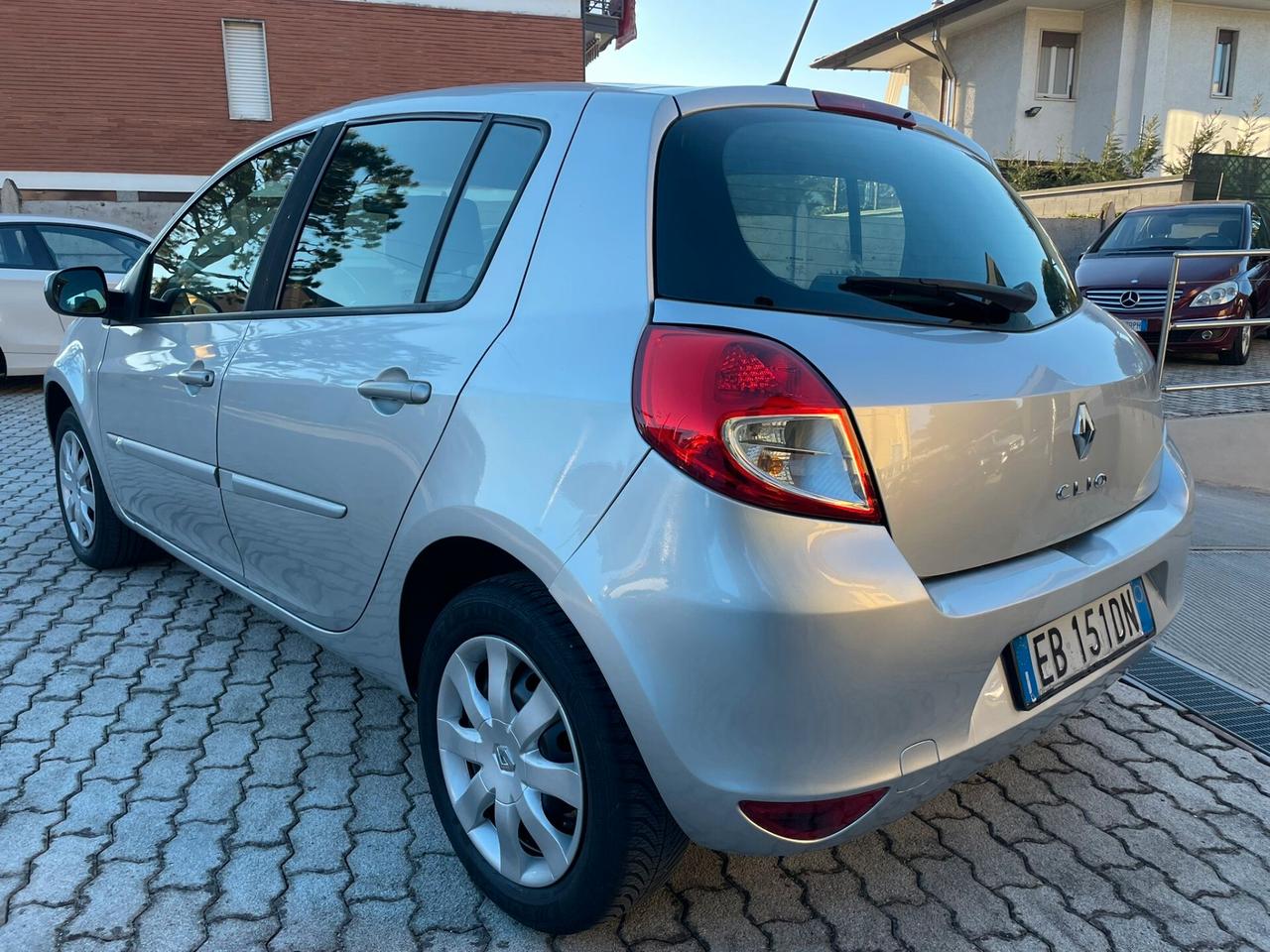 Renault Clio 1.2 16V 5 porte Luxe IDONEA NEOPATENTATI