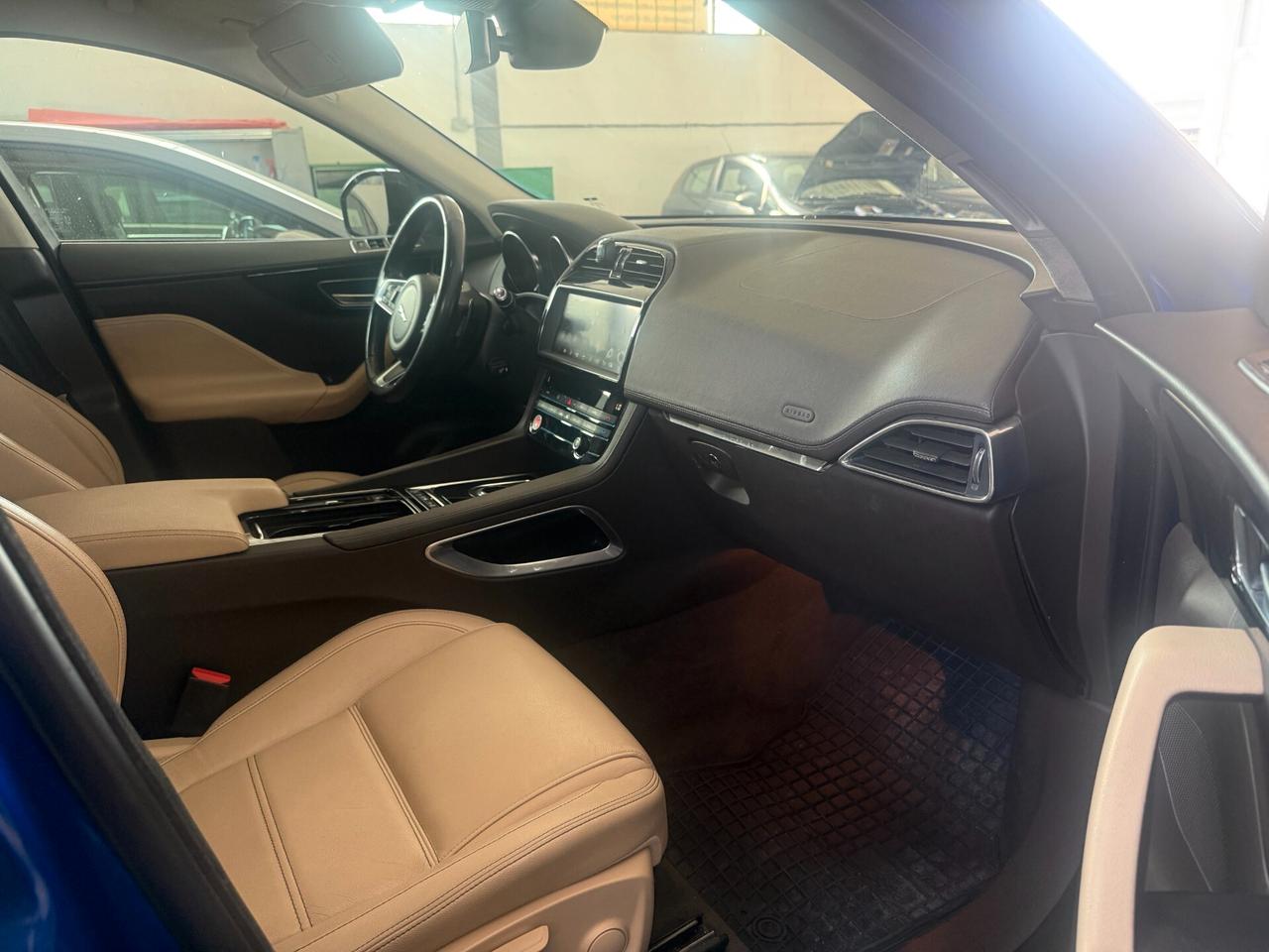 Jaguar F-Pace 2.0 D 180 CV AWD aut. Prestige