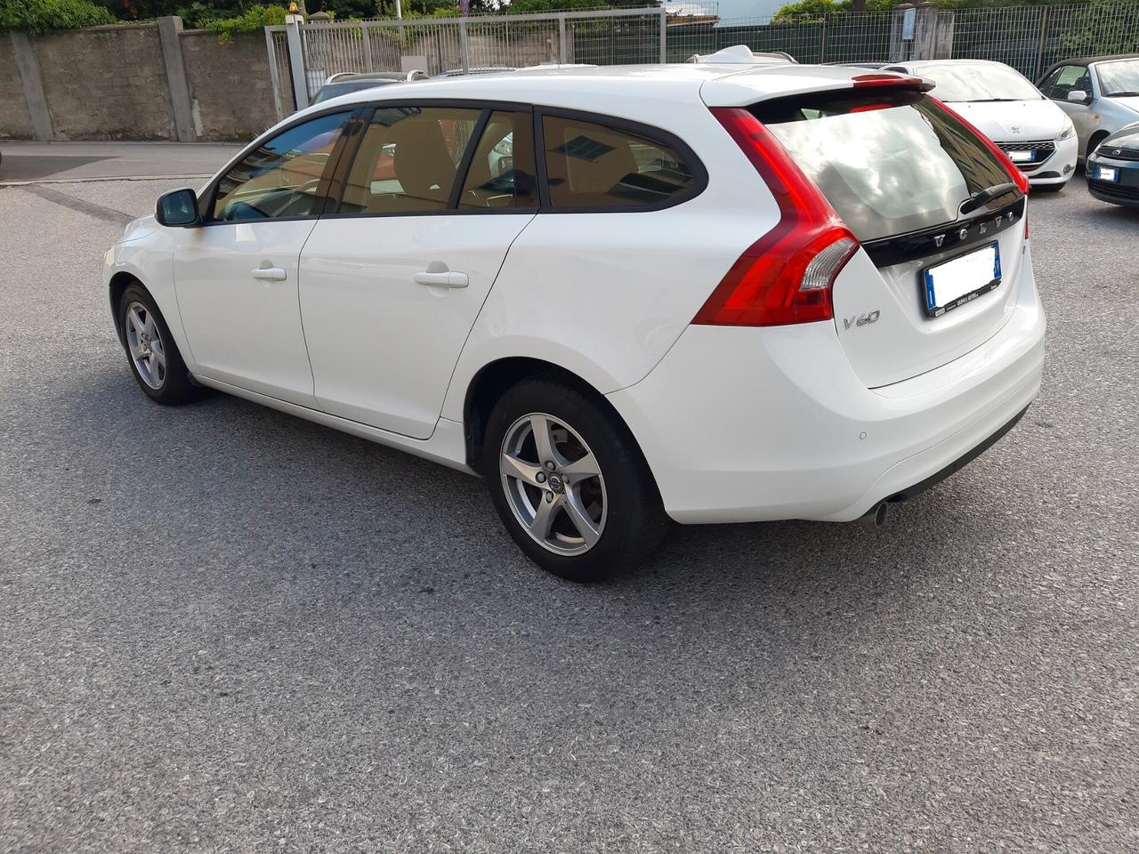 Volvo V60 D2 R-design