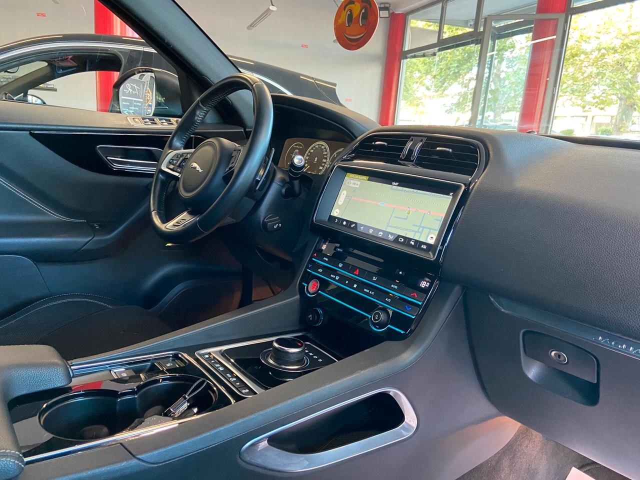 Jaguar F-Pace 2.0 D 180 CV R-Sport