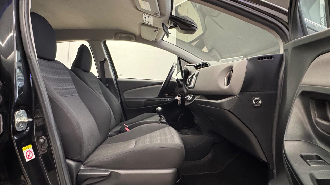 Toyota Yaris 1.4 D-4D 5 porte Lounge-2016