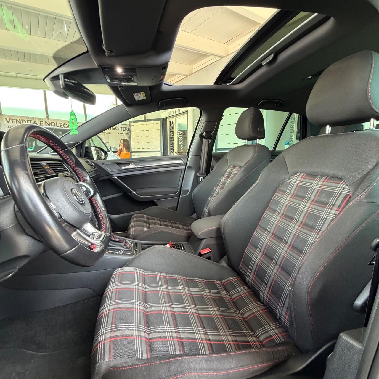 Volkswagen Golf GTI Performance Full