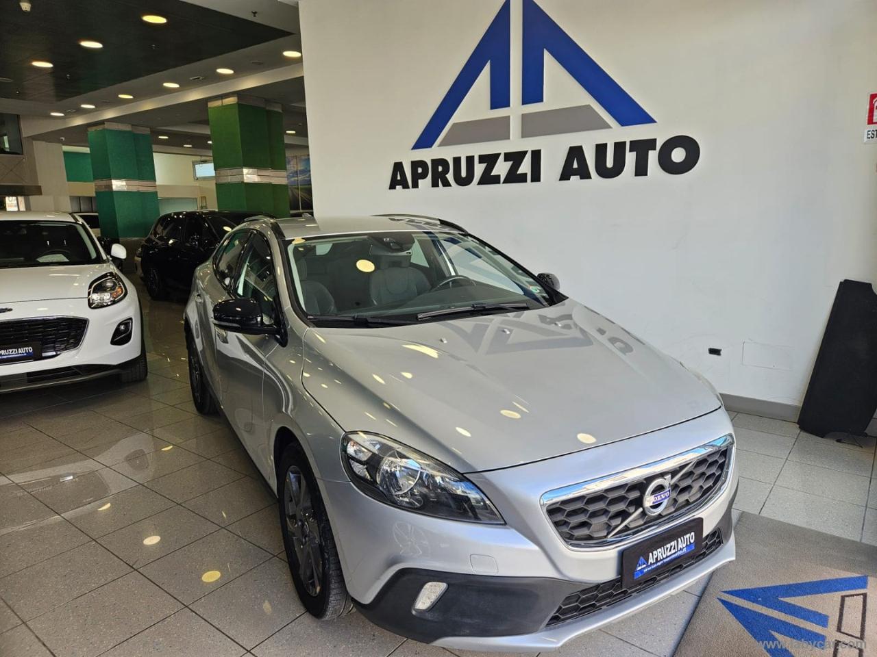 VOLVO V40 Cross Country D2 1.6 P.sh. Momentum