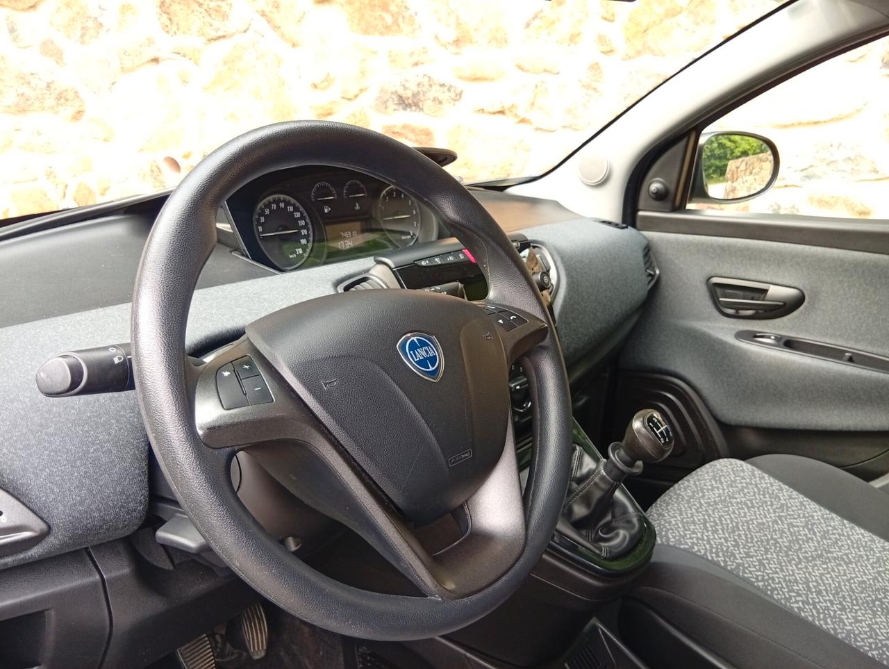 Lancia Ypsilon 1.2 69 CV 5 porte GPL Ecochic Black and Noir