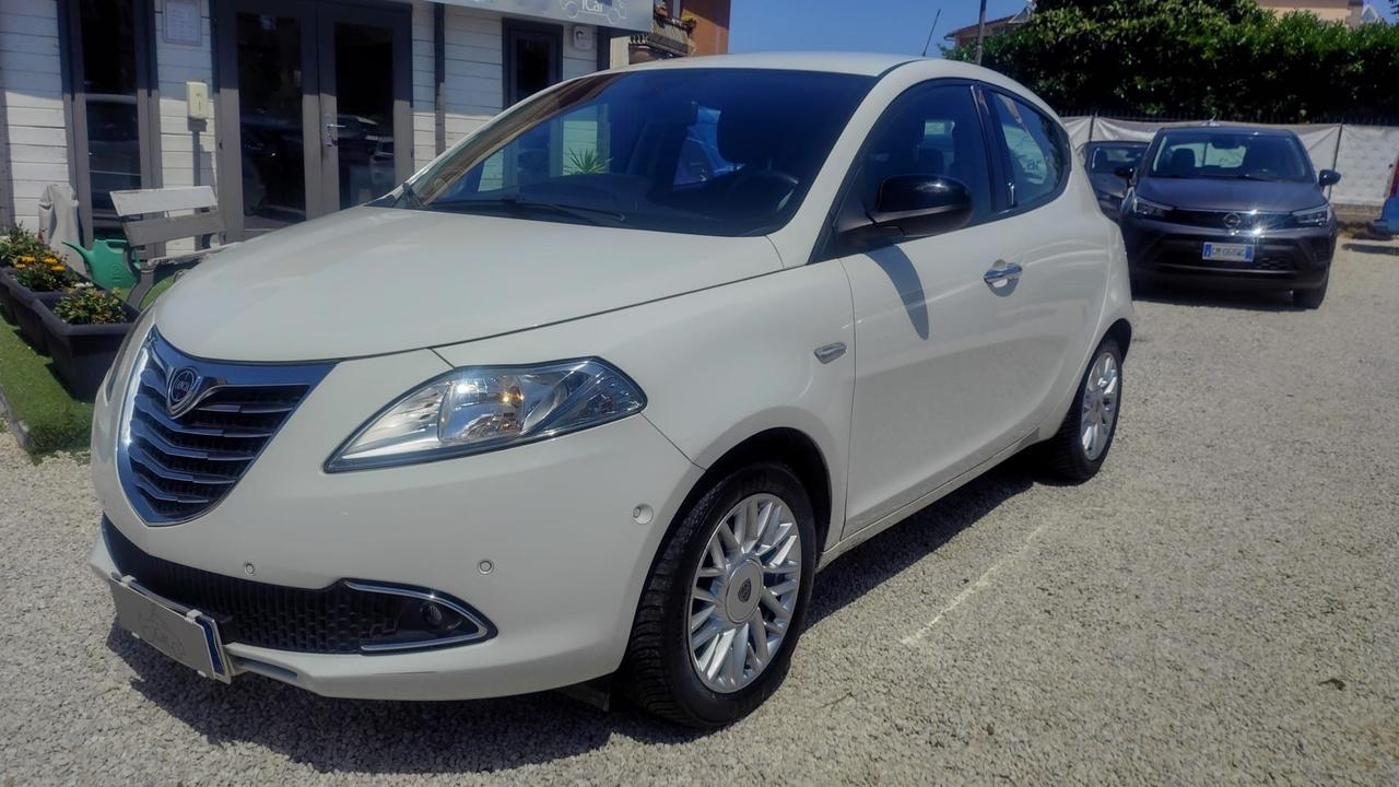 Lancia Ypsilon 1.2 69 CV 5 porte GPL Ecochic Silver