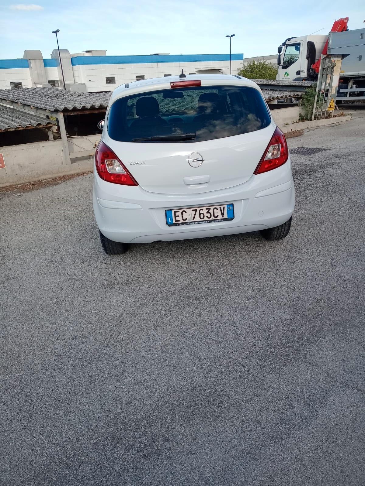 Opel Corsa 1.2 5 porte anno 2010