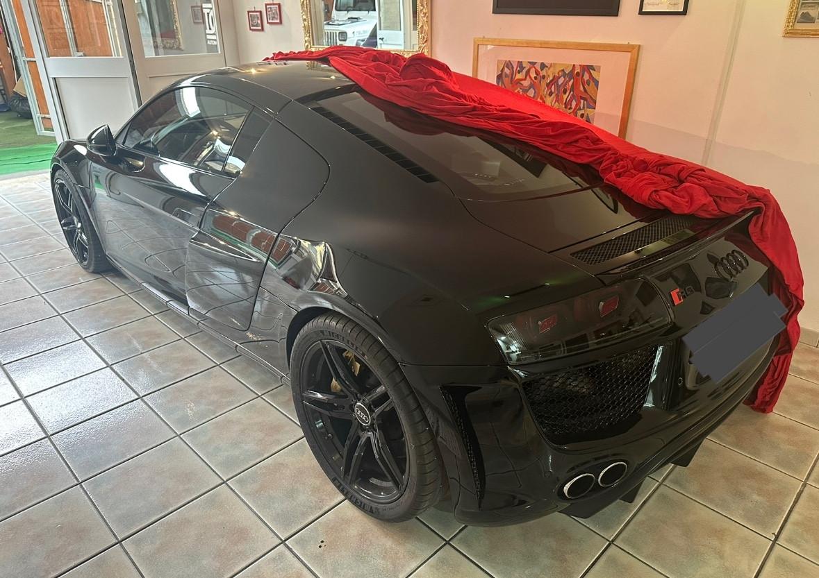 Audi R8 4.2 V8 FSI quattro R tronic/ PERFORMANCE