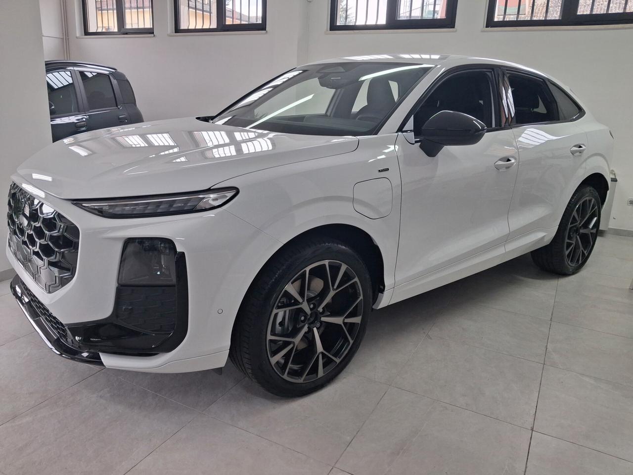 Audi Q3 SPB e-hybrid 200 kW S tronic line