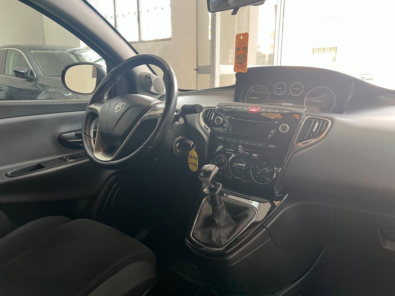 Lancia Ypsilon 1.2 69 CV 5 porte GPL Ecochic Platinum