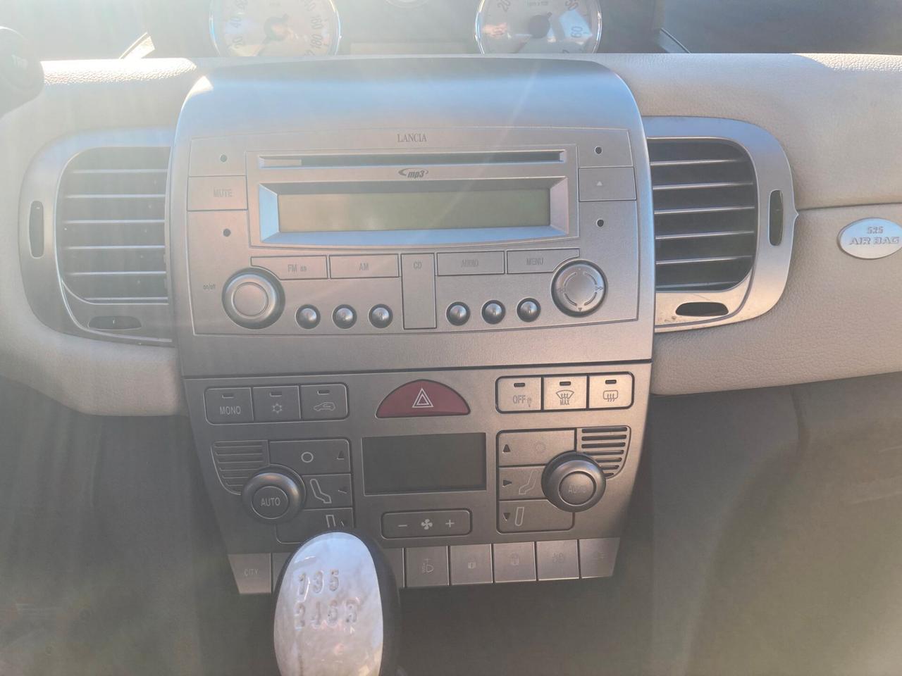 Lancia Ypsilon 1.4 Platino