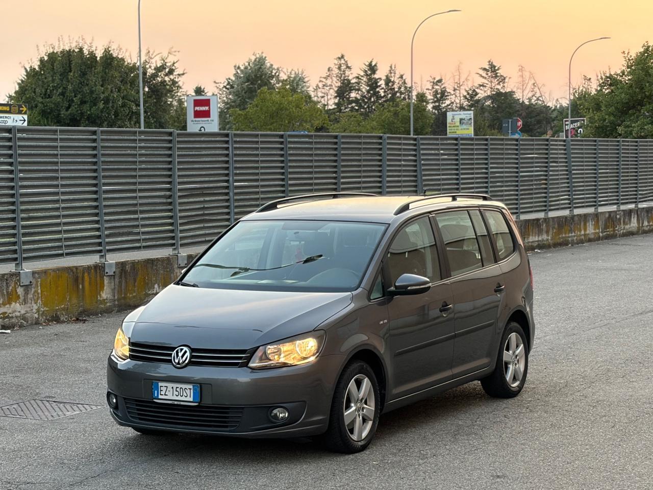 Vw TOURAN 1.6d 6 marce 7 posti anno 2013 pronta per viaggiare neopatentati
