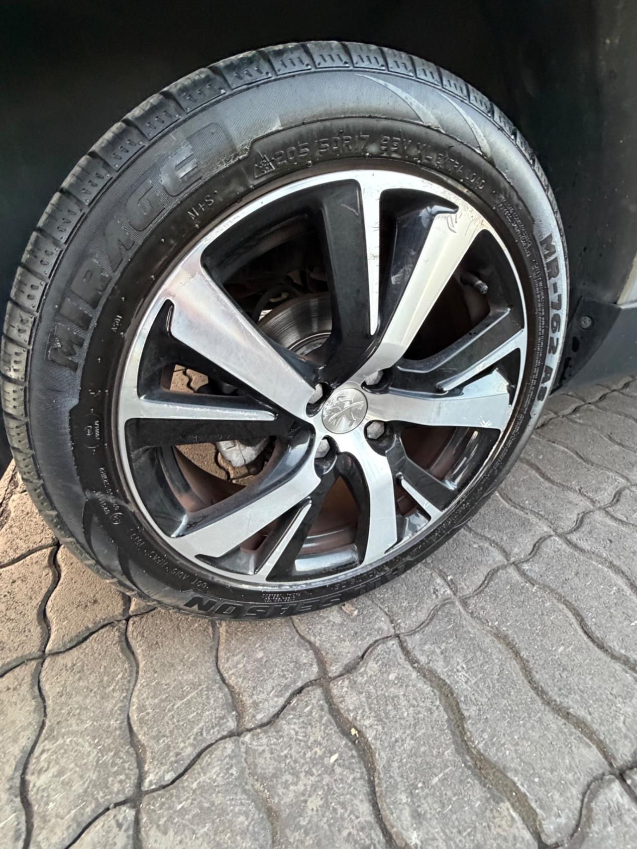 Peugeot 2008 BlueHDi 100 Allure