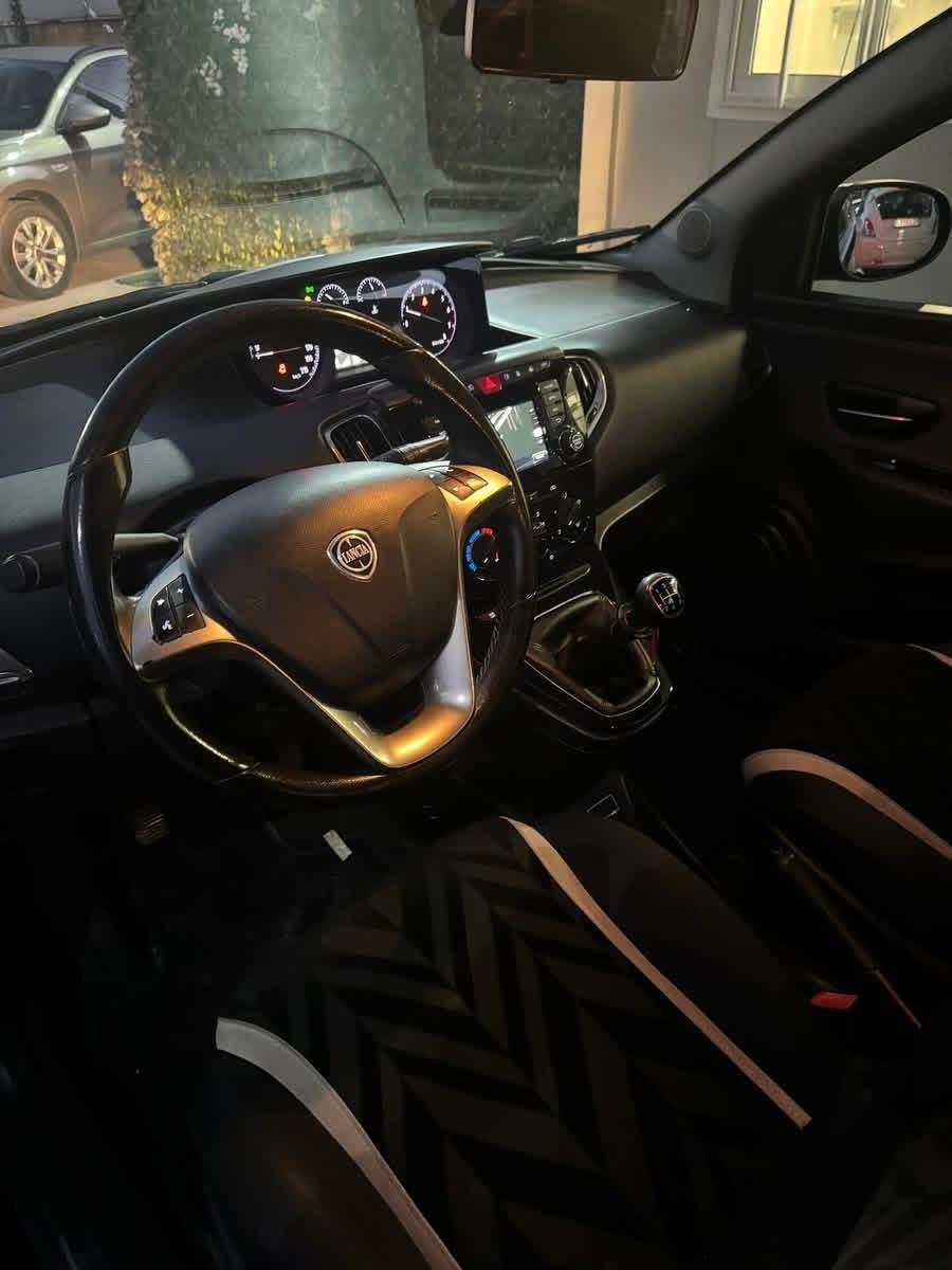 Lancia Ypsilon 900cc 85 CV Platinum garanzia 12/24