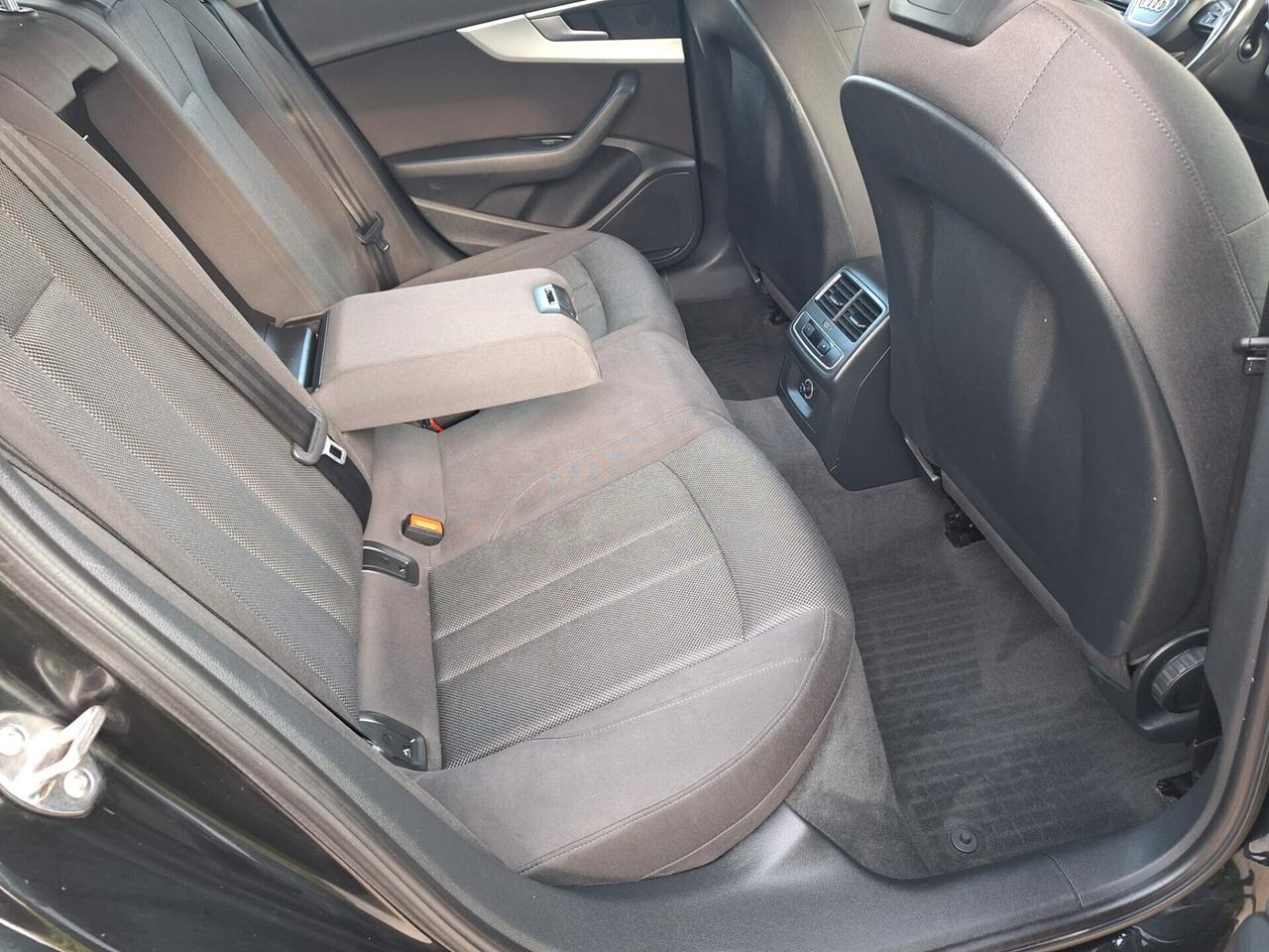 Audi A4 Avant 2.0 TDI 150 CV S tronic line edition