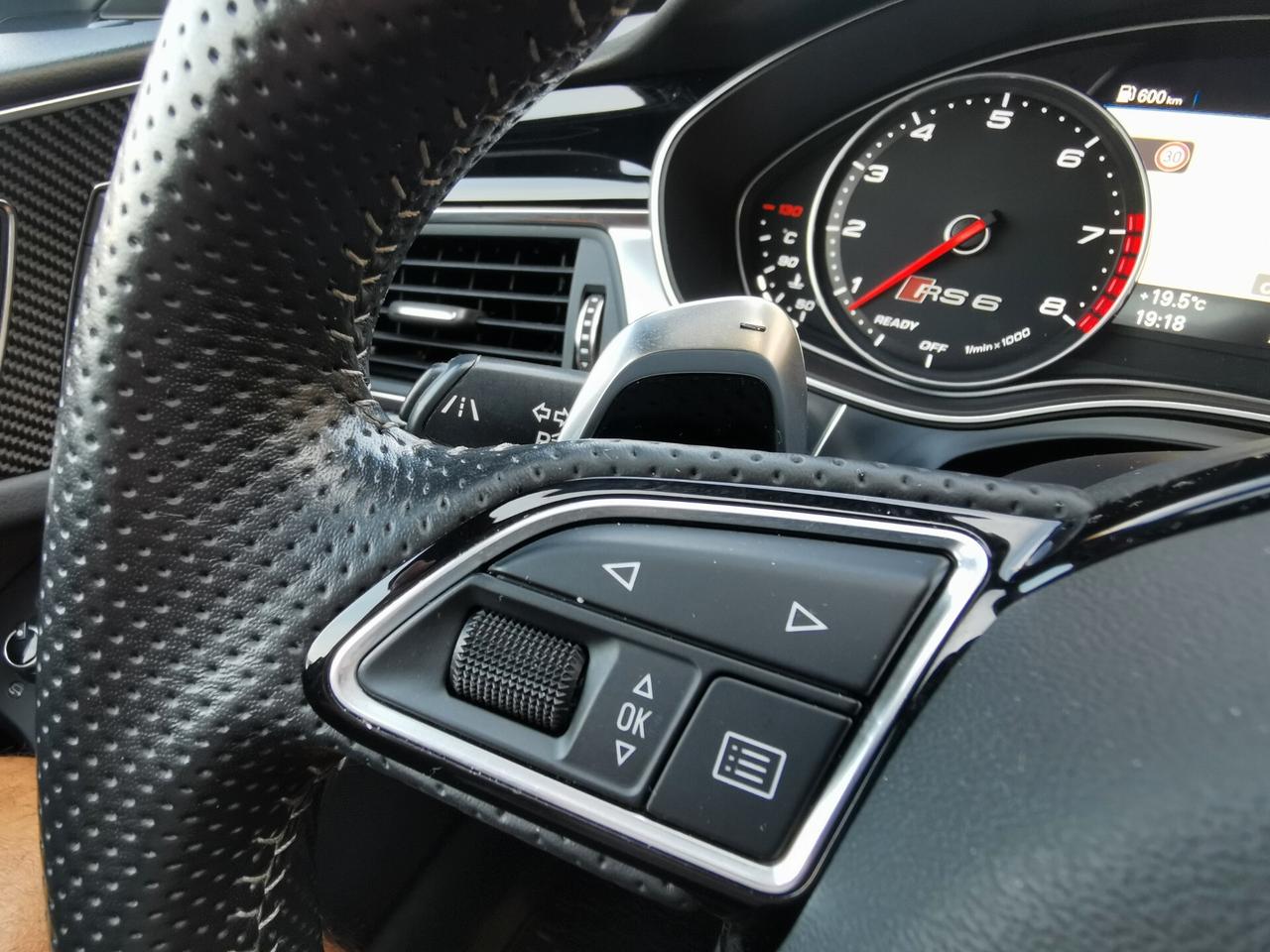 AUDI RS6 PERFORMANCE AKRAPOVIC CARBO UNIPROPRIETARIO GARANZIA